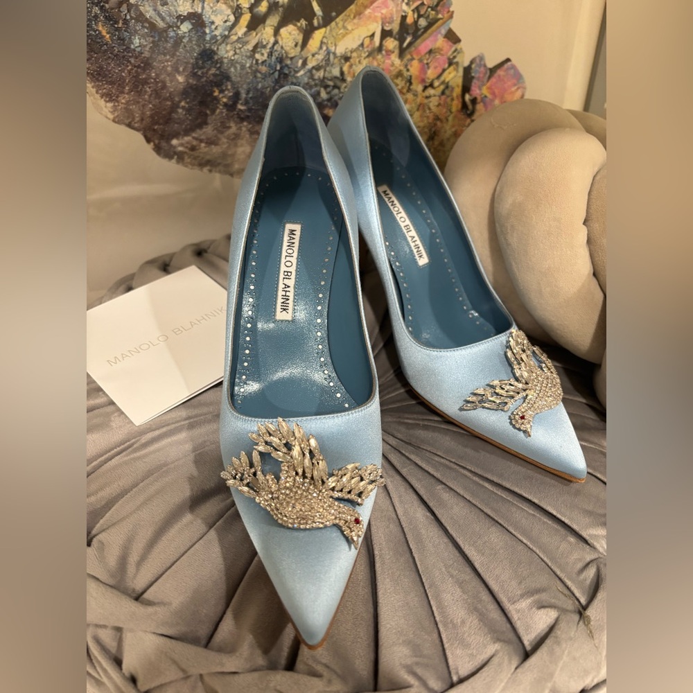 Manolo Blahnik Bluish Grey Satin Hangisi Pumps SZ 37.5